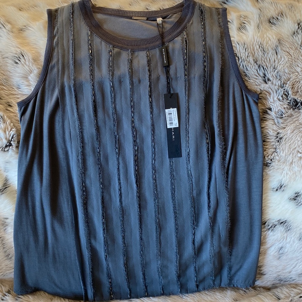Elie Tahari soft silk and polyester Tshirt
